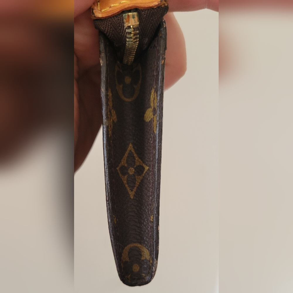 Louis Vuitton Monogram Clutch with Gold Chain. - Picture 7 of 14